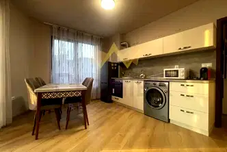Тристаен апартамент във Варна, Център