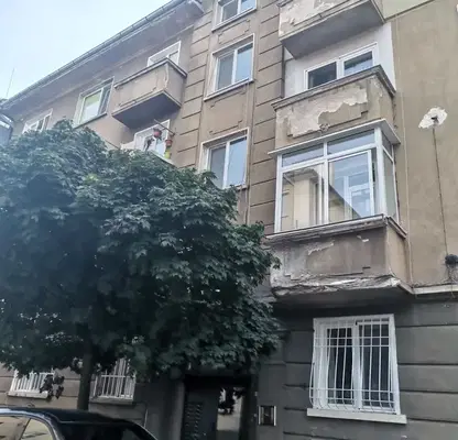 Снимка 2 — Тристаен апартамент с тераса в Център, ул. Тунджа, София