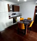Тристаен апартамент с югоизточно изложение в центъра на София