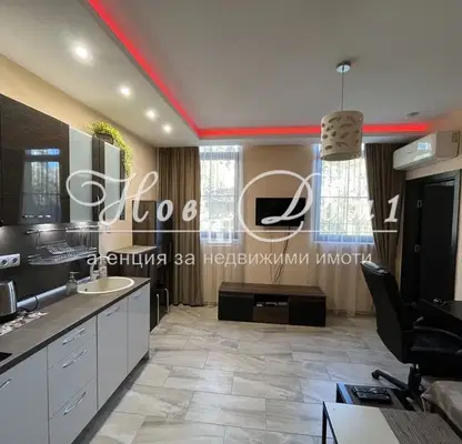 Photo 2 — 3-bedroom apartment in Varna, Centyr