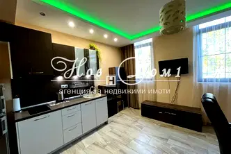 Тристаен апартамент във Варна, Център