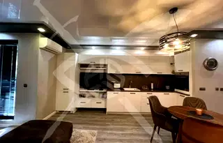 Тристаен апартамент във Варна, Център