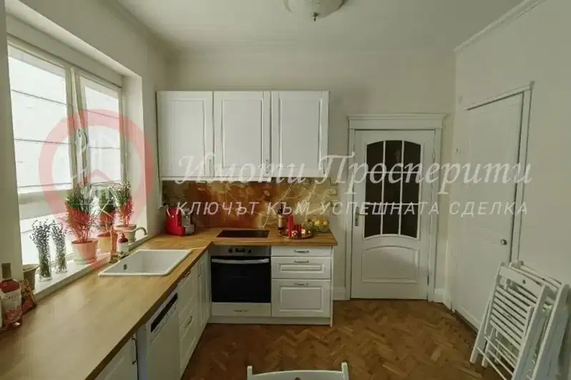 3-room apartment in Center, Sofia, on third floor