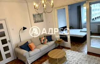 Тристаен апартамент в София, Център