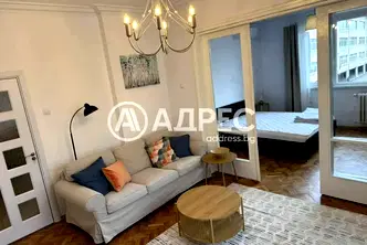 Тристаен апартамент в София, Център