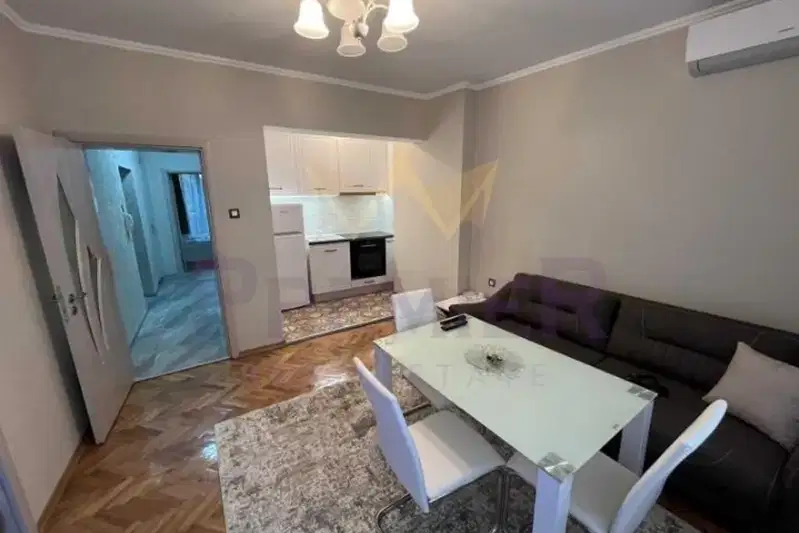 Тристаен апартамент във Варна, Център