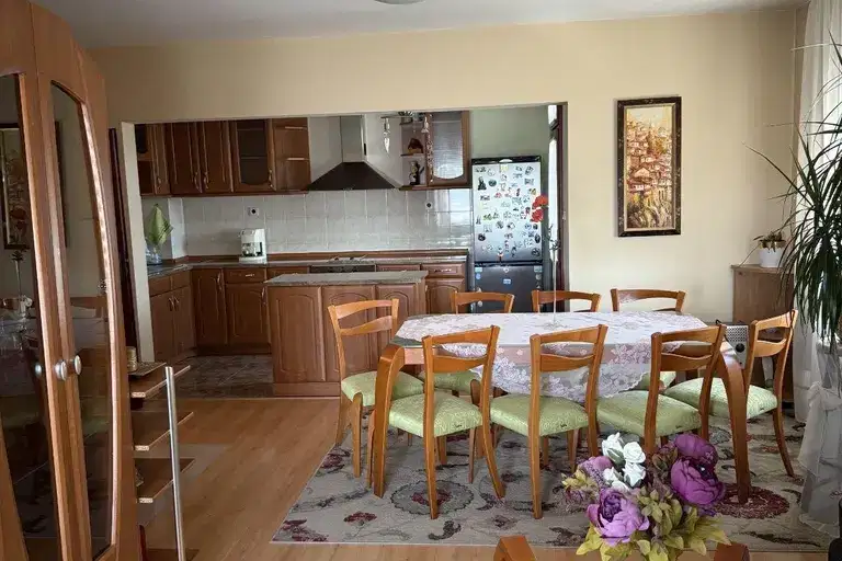 3-bedroom apartment in Veliko Tyrnovo, Centyr