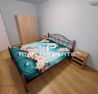Снимка 2 — Тристаен апартамент в Бургас, Център