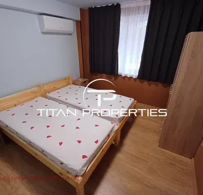 Снимка 4 — Тристаен апартамент в Бургас, Център