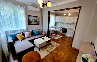 Тристаен апартамент в София, Център