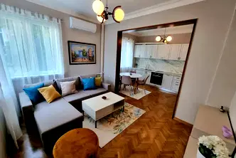 Тристаен апартамент в София, Център
