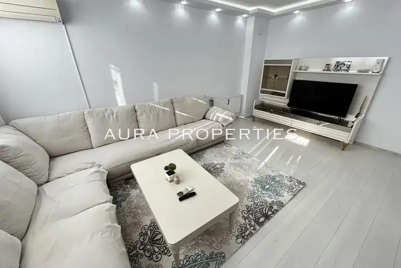 Тристаен апартамент в Раз, Център