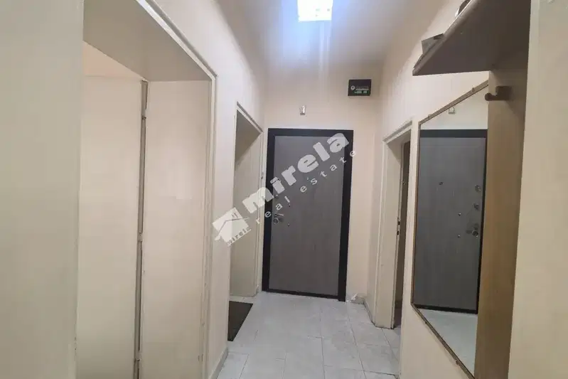 3-bedroom apartment in Yambol, Centyr