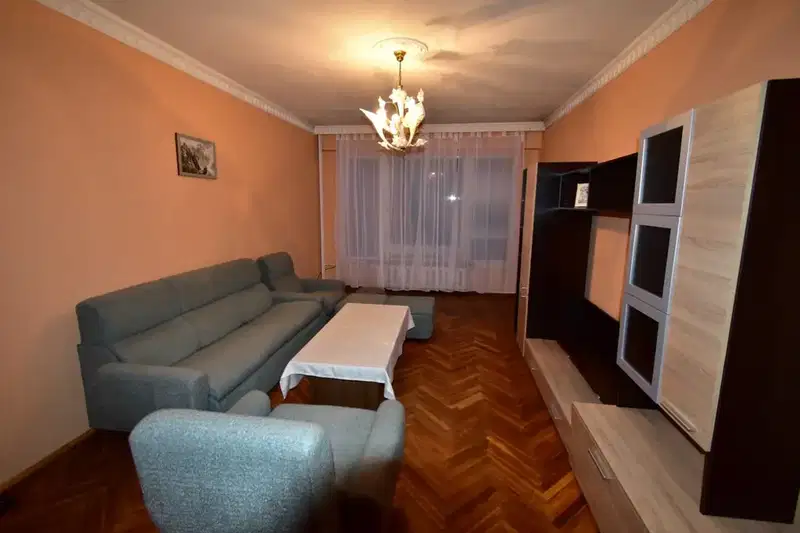 Тристаен апартамент в Перник, Център