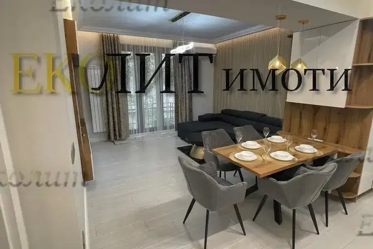 Тристаен апартамент в София, Център