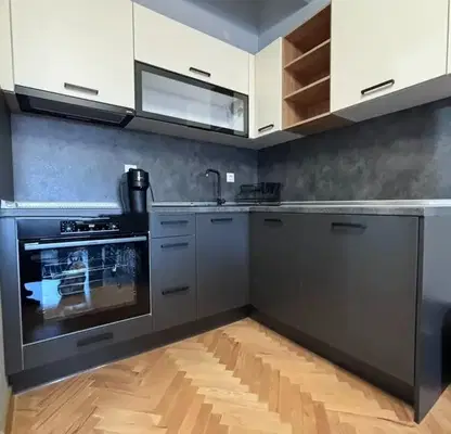 Снимка 3 — Тристаен апартамент в София, Център