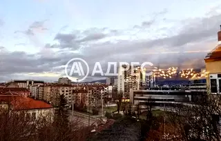 Тристаен апартамент в София, Център
