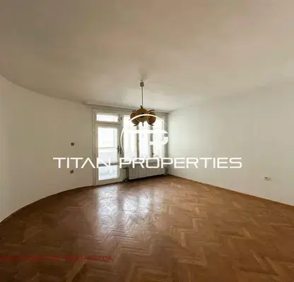 Снимка 2 — Тристаен апартамент в Бургас, Център