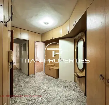 Снимка 3 — Тристаен апартамент в Бургас, Център