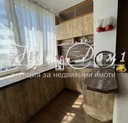 Снимка 5 — Тристаен апартамент във Варна, Цветен квартал