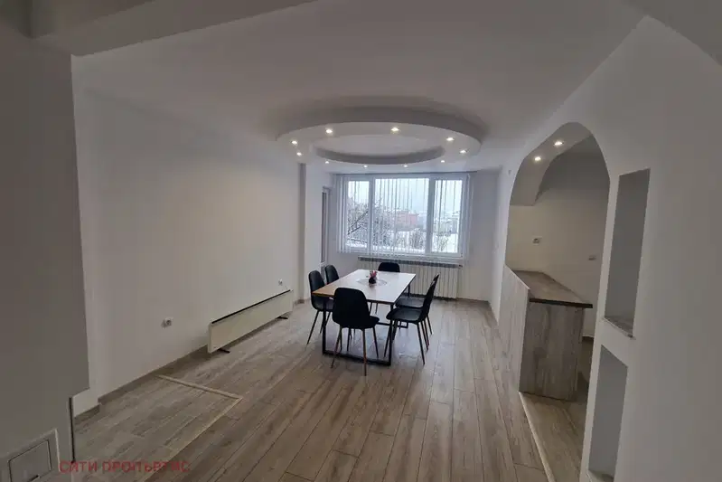 Тристаен апартамент в Благоев, Еленово 1