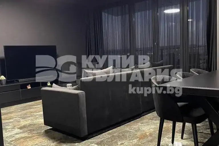 Тристаен апартамент във Варна, Галата