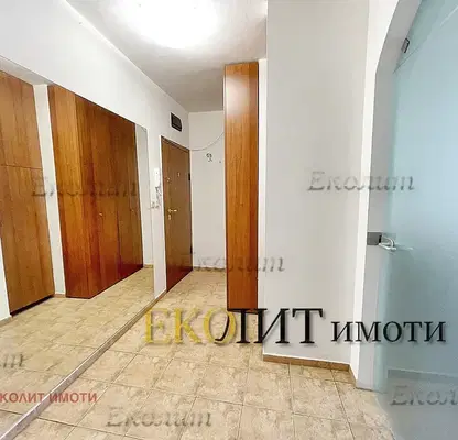 Снимка 2 — Луксозен 3-стаен апартамент с две тераси в Гео Милев, София