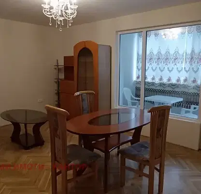 Снимка 3 — Тристаен апартамент в Пазарджик, Идеален център