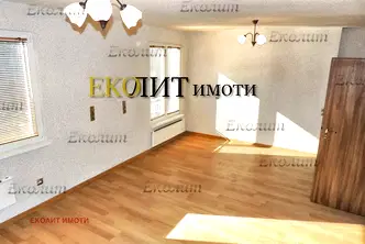 Тристаен апартамент в София, Иван Вазов