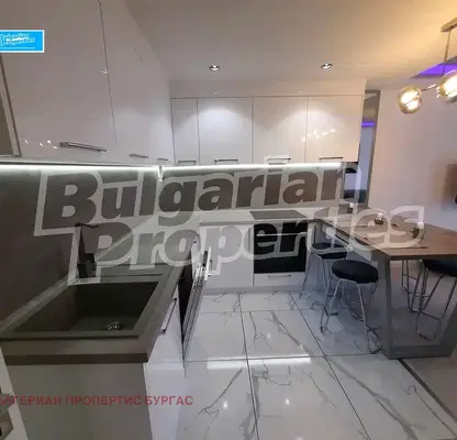 Снимка 2 — Тристаен апартамент в Бургас, Изгрев