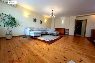 Тристаен апартамент в София, Изток