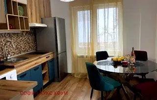 3-стаен апартамент с голяма тераса в район Изток, София