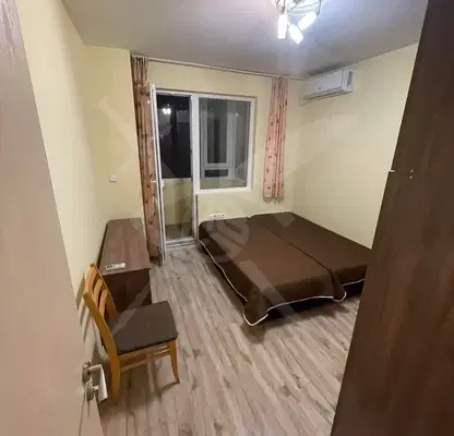 Снимка 3 — Тристаен апартамент във Варна, Колхозен пазар