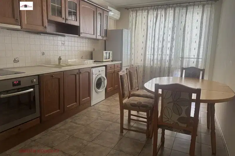Тристаен апартамент във Велико Търново, Колю Фичето