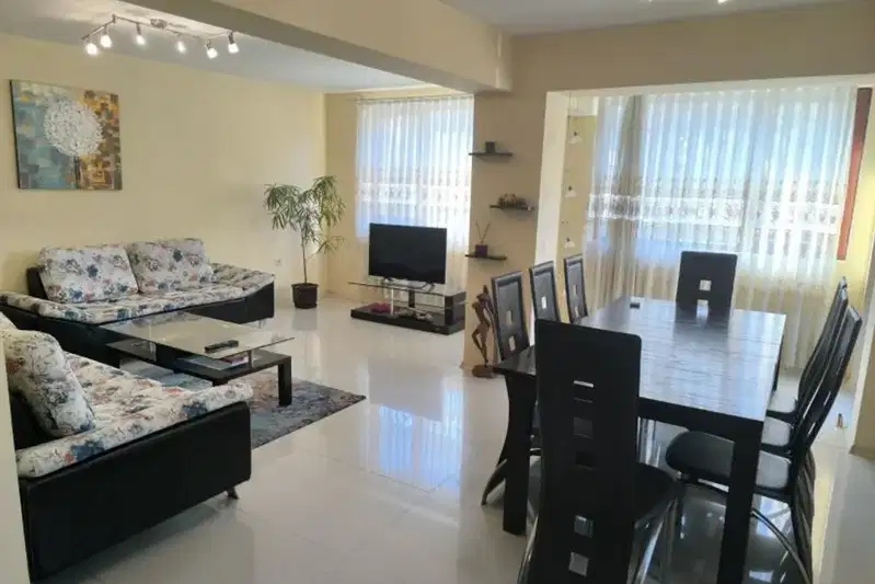 3-bedroom apartment in Burgas, Lazur