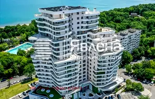 Тристаен апартамент в Бургас, Лазур