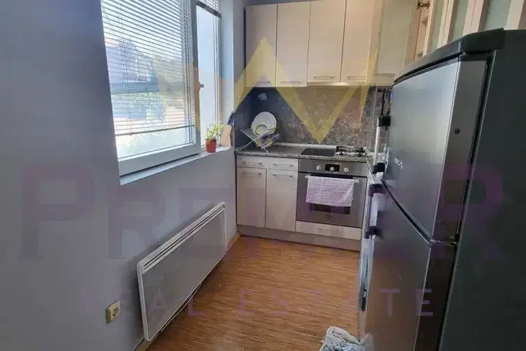 Тристаен апартамент във Варна, Левски 1