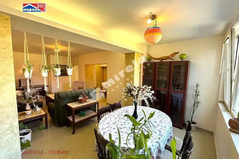 Тристаен апартамент в София, Лозенец