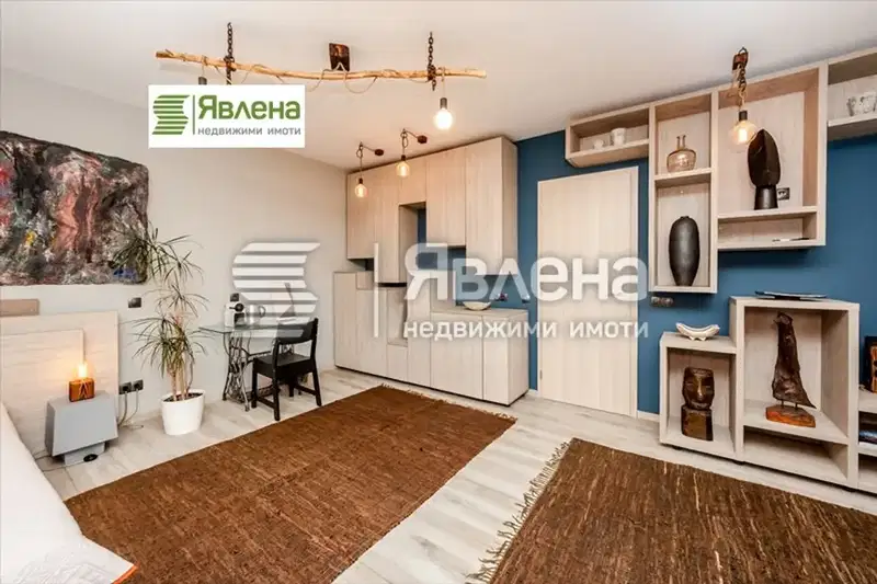 Тристаен апартамент с две бани в Лозенец, София