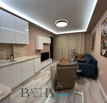 Photo 2 — 3-bedroom apartment in Varna, Mladost 1