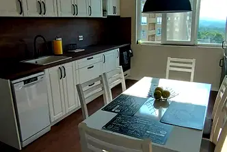 Тристаен апартамент в Габрово, Младост