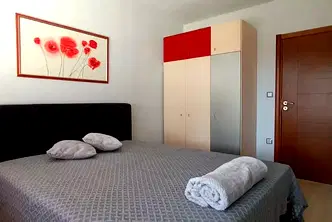 Тристаен апартамент във Варна, Операта