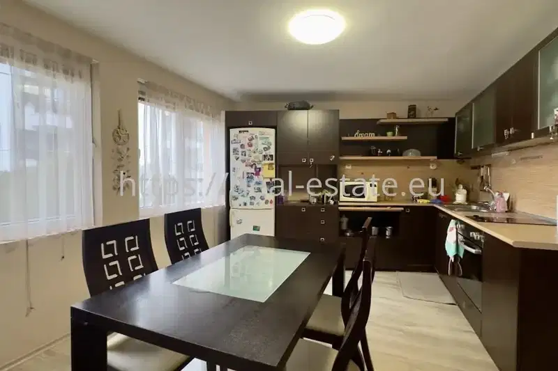 3-bedroom apartment in Благоев, Широк център