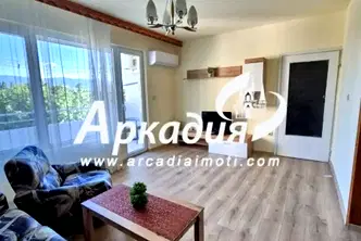 Тристаен апартамент с тераса в Тракия, Пловдив