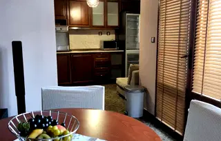Просторен тристаен апартамент с класическо обзавеждане в Тракия, Пловдив
