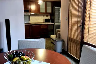 Просторен тристаен апартамент с класическо обзавеждане в Тракия, Пловдив