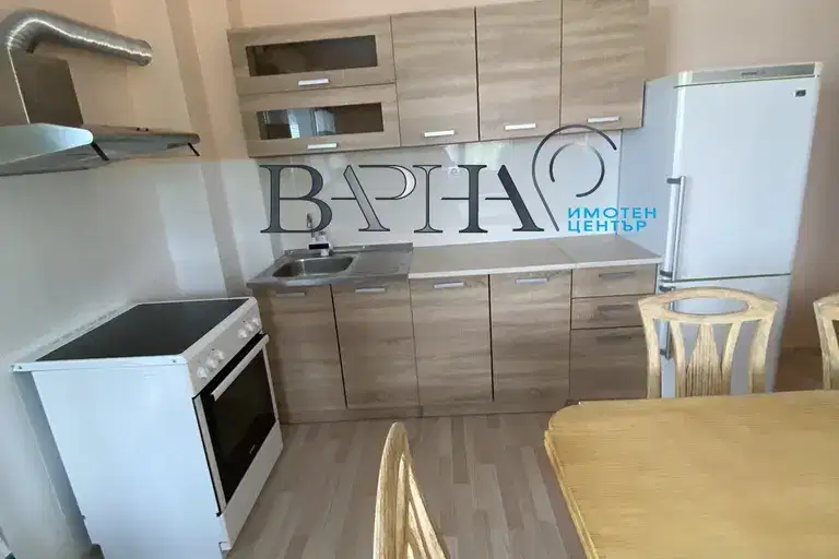 Тристаен апартамент с паркомясто в квартал Виница, Варна