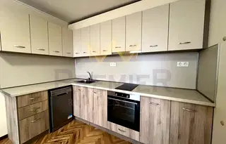 Тристаен апартамент във Варна, Владислав Варненчик 1