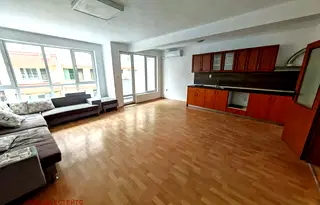 Тристаен апартамент в Бургас, Възраждане