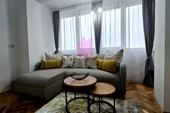Тристаен апартамент в Русе, Ялта